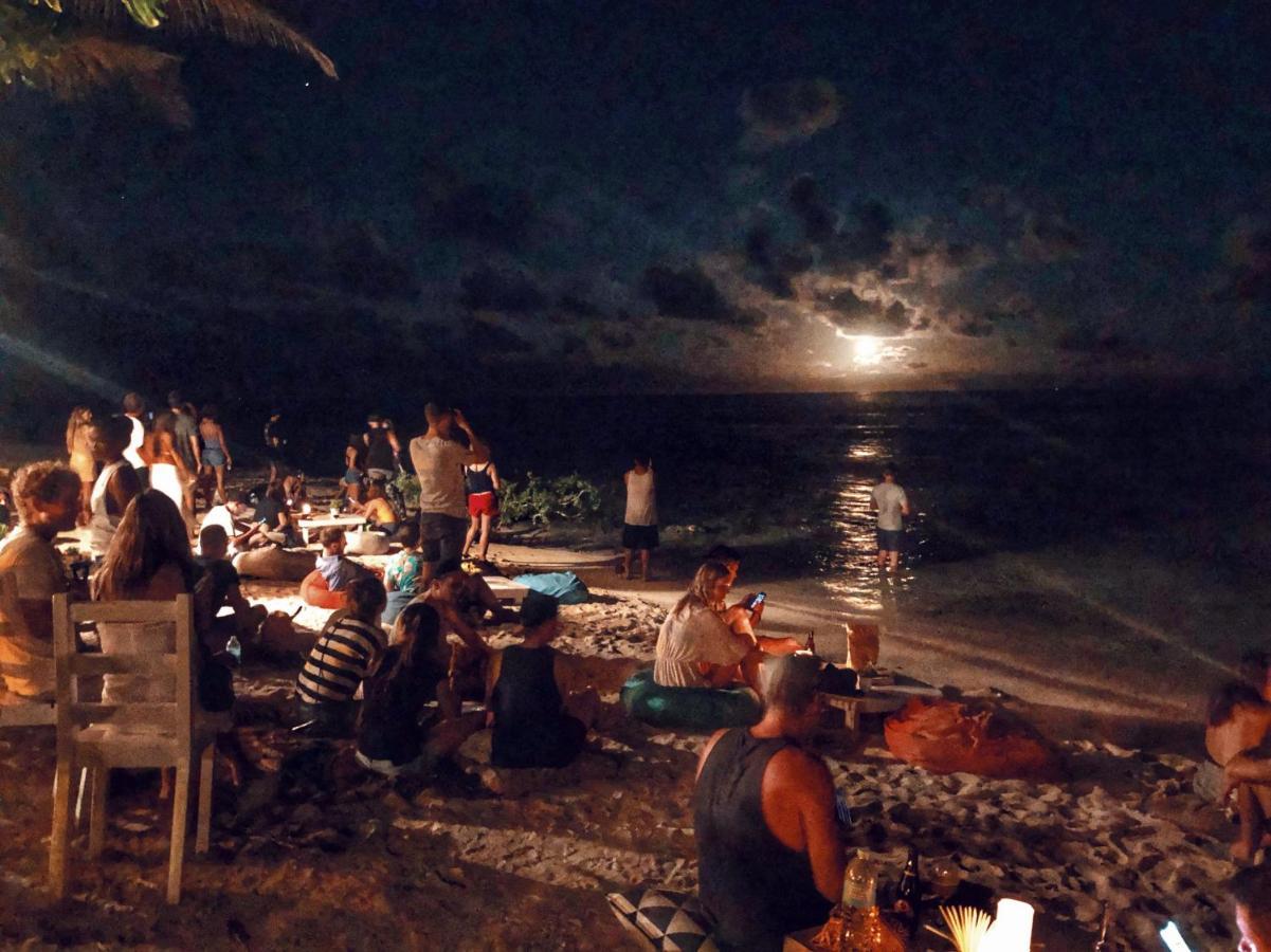 White Banana Beach Club General Luna  Exterior foto